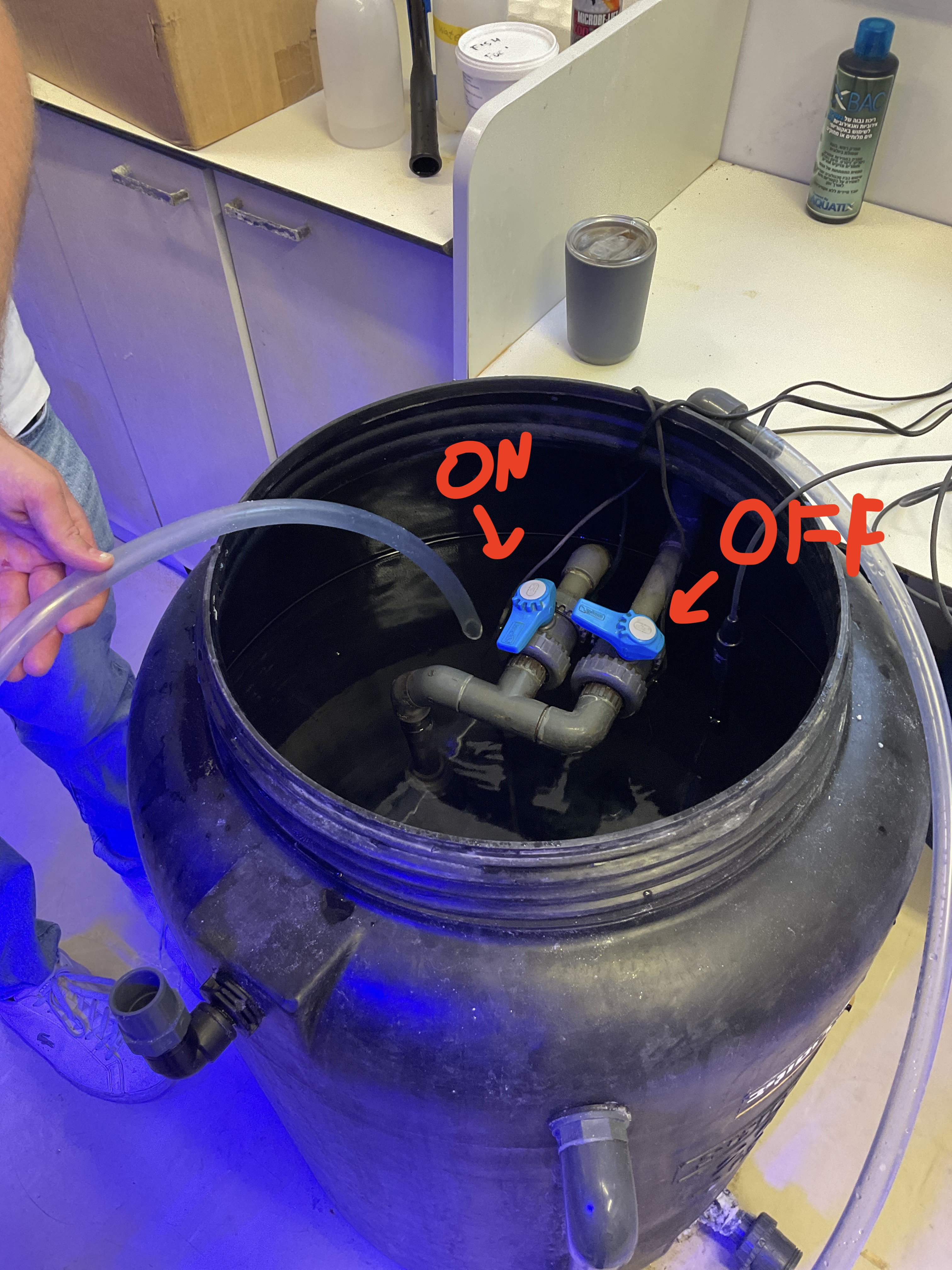Figure 15: Adjusting the water mixer valve